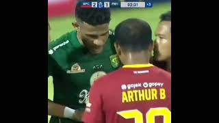 Viral Ricky Kambuaya dipukul Bhayangkara vs Persebaya