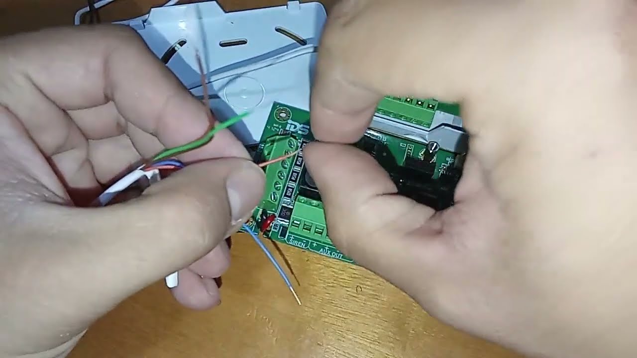Setting up an IDS 806 alarm system: the wiring - YouTube