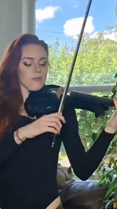 Tere Liye cover violen Lauren Charlotte