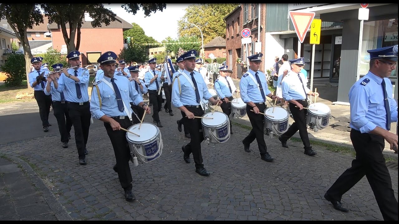 Schützenfest 2025 in Grevenbroich-Neuenhausen. Aufmarsch zur Königsparade.