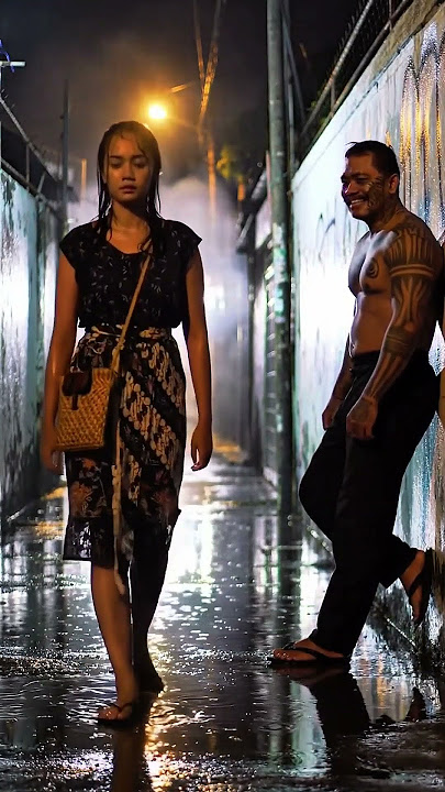 A woman was confronted by thugs in a quiet alley after the rain stopped😱😱😱#shorts #viralvideo #vi...