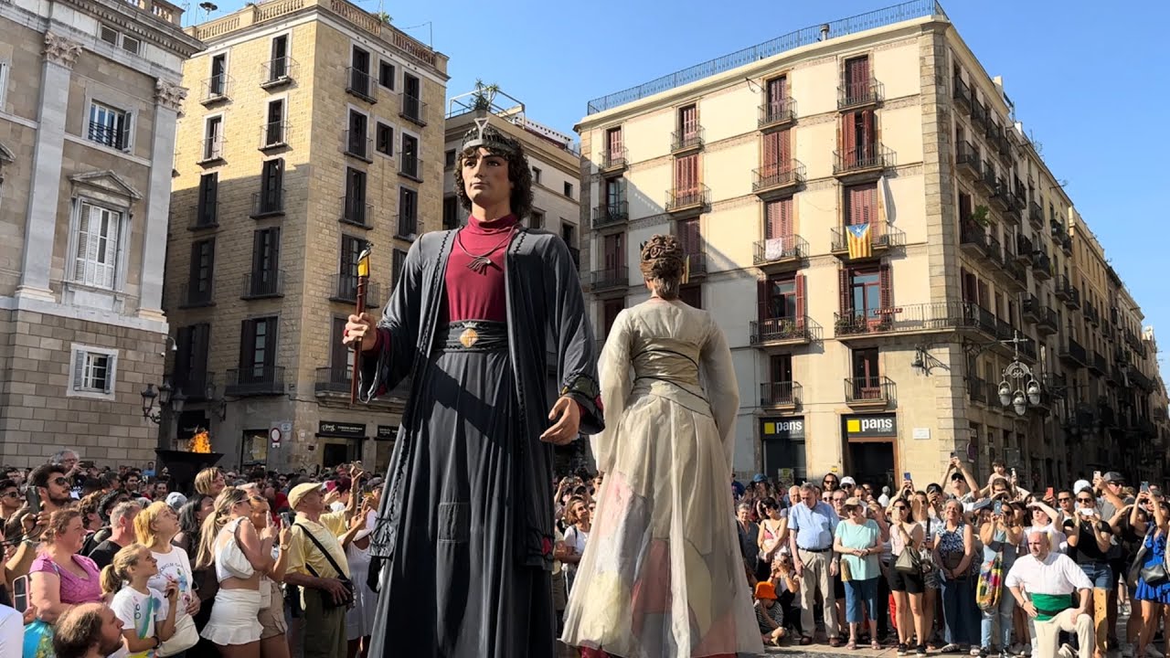 Ball dels Gegants de la Ciutat | Flama del Canigó 2023 | #SantJoanBCN