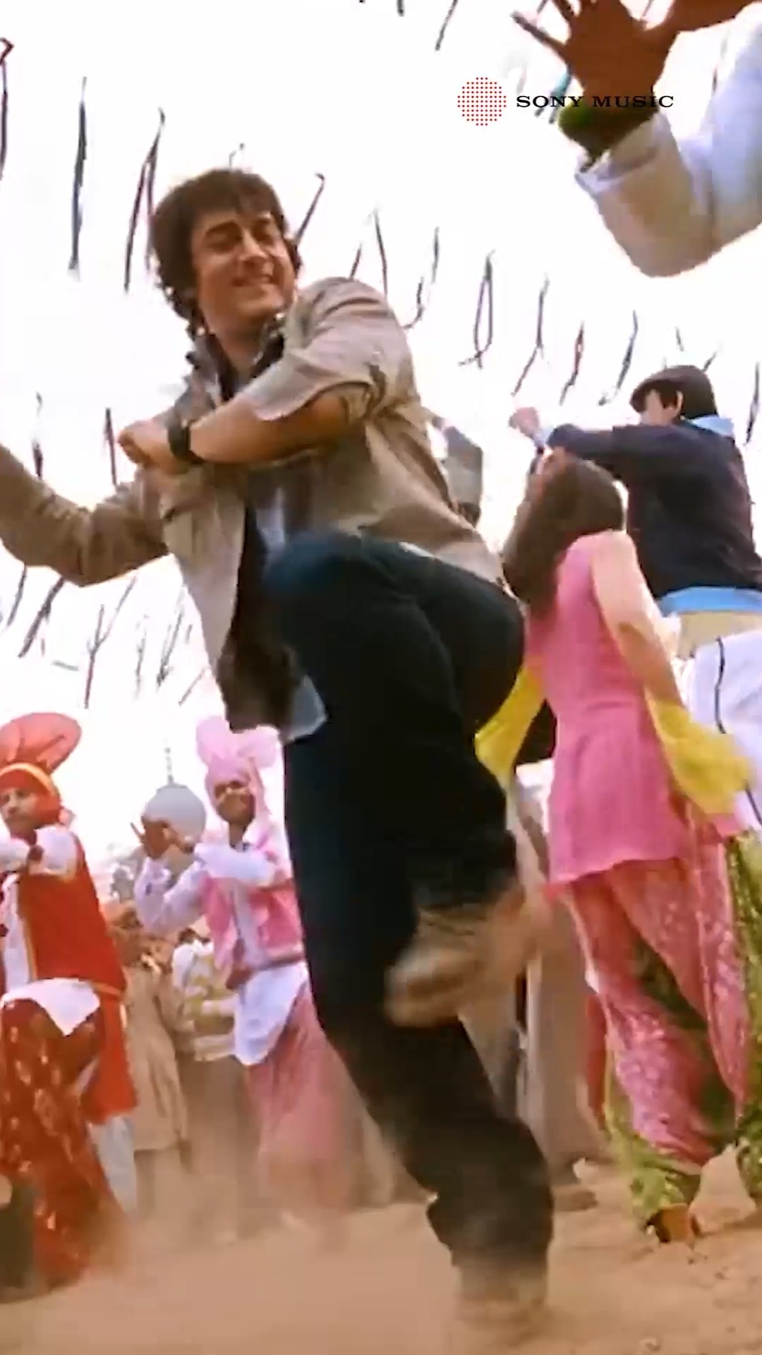 When the colors of freedom blend with music?#rangdebasanti #aamirkhan #arrahman