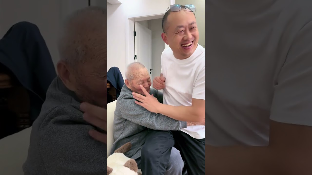 沐宝宝好像听懂了，百岁太爷爷唱摇篮曲，谁羡慕了