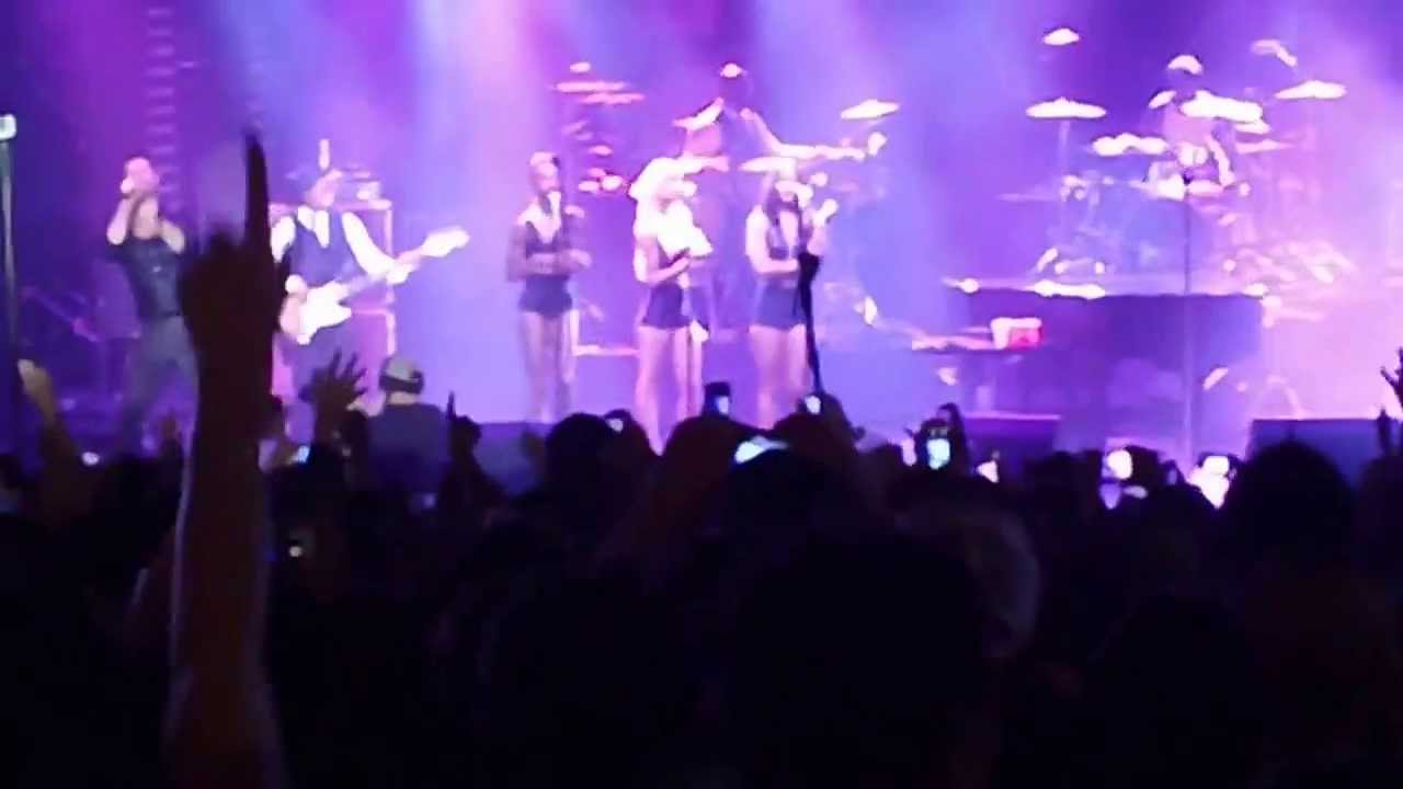 Robin Thicke- 'Blurred Lines' Live from FreeFest