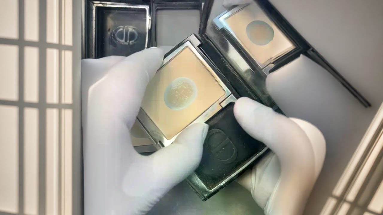The correct way to open the pressed powder compact # Dior pressed ...