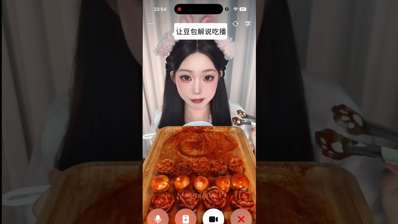 Let Doubao explain immersive food live streaming