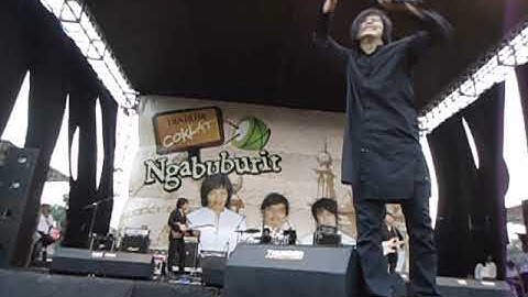 GIGI BAND LIVE NGABUBURIT TASIK 2011 - SETIA BERSAMA MENYAYANGI DAN MENCINTAI