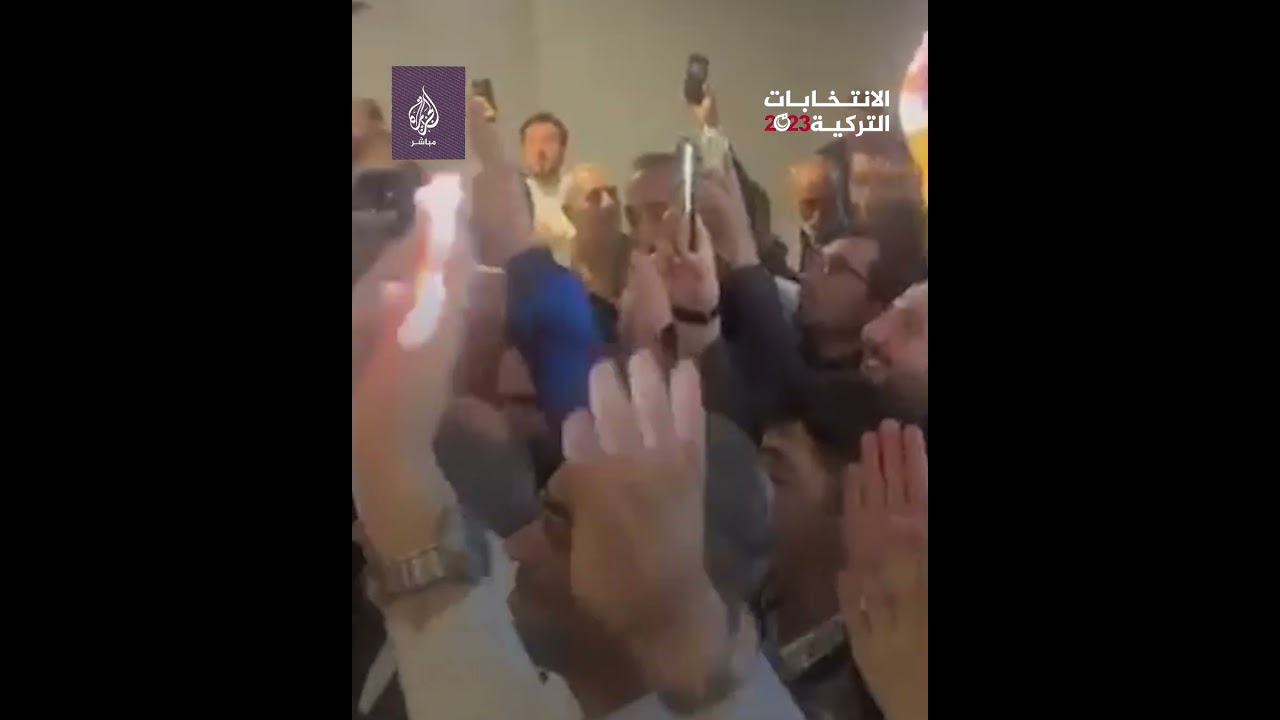 احتفال أنصار أردوغان بالفوز في مقر حزب العدالة والتنمية بإسطنبول