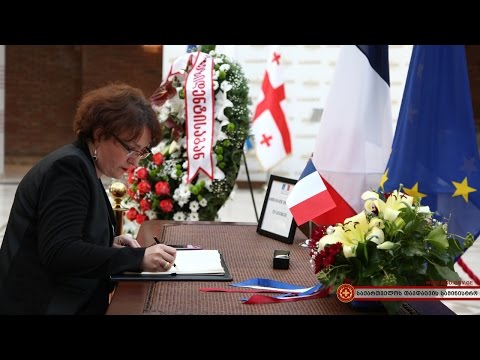 თავდაცვის უწყების ხელმძღვანელებმა ფრანგ ხალხს მიუსამძიმრეს