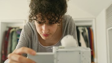 How to use AI-based Auto Framing | Sony ZV-E1