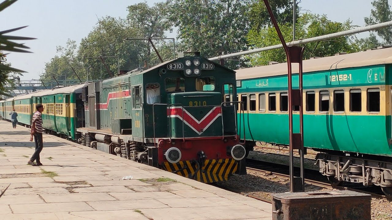 17 Up Millat Express Departure From Faisalabad Railway StationPHA 20