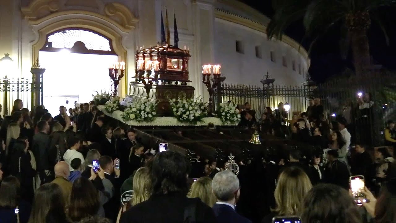 El Santo Entierro envuelve a Melilla en un silencio solemne en una noche de luto