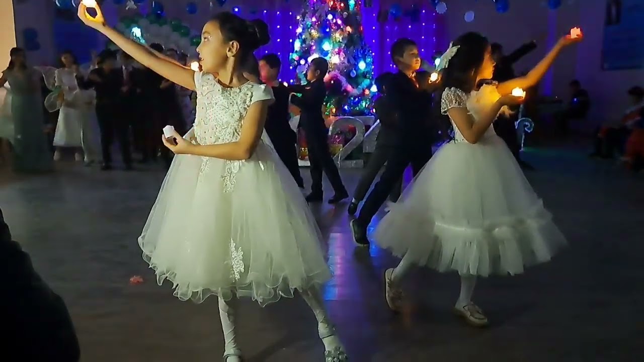 Танец со свечами. Новогодняя сказка. Классный руководитель Исхакова Асем Калиевна