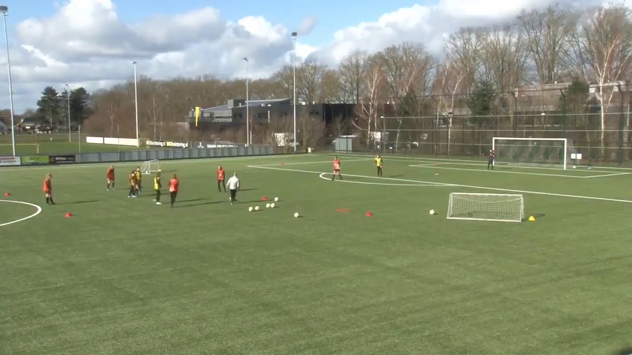 Oranje Vrouwen: Spits zoeken + Omschakelen in positiespel