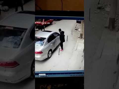 احترس من سرقة الموبايلات من السيارة في شارع احمد عصمت بعين شمس في عز النهار