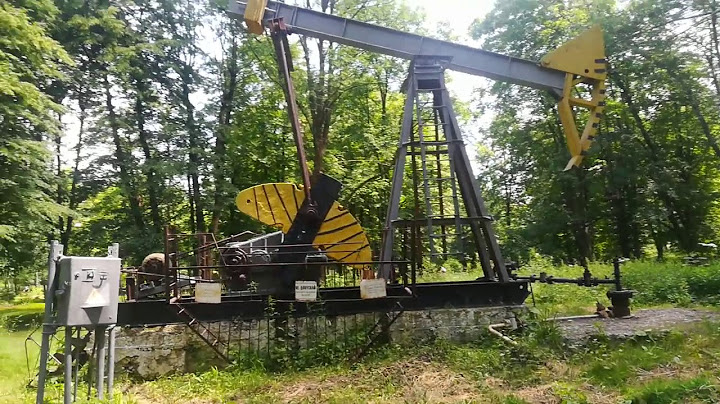 Boryslaw - Żuraw wydobywający ropę podczas pracy