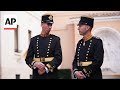 Pope&#39;s Swiss Guards get new uniforms
