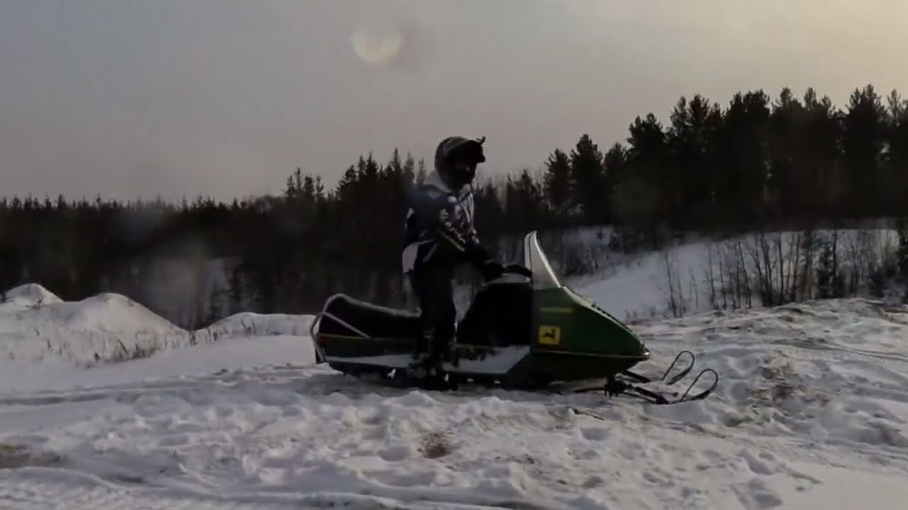 Some John Deere vintage sled action in the sandpit ✊