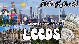 Uk S 4Th Largest City Leeds Town Centre Tour Summer Holidays Yorkshire England