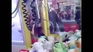 Как правильно достать игрушки) Как правильно достать игрушки)