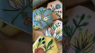 Wet on wet floral royal icing technique