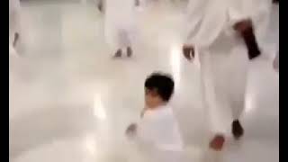 Aik chota bacha Khanna Kaba Mai talbia parhtay huway | Allah k Bagh ka phool | ಠ‿ಠ