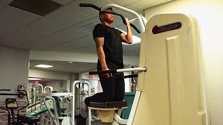 One-Arm Machine Pull-Up