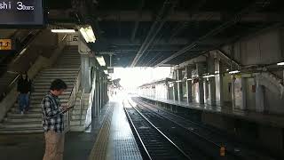 京阪香里園駅 8000系特急出町柳行き通過【接近放送から収録】