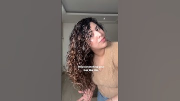 How to scrunch wavy curly hair to prevent wet frizz