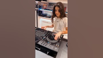 Thumbnail of Scratching on new Alpha Theta / Pioneer  XDJ-AZ controller 🔥🔥🔥  #alphatheta #xdjaz #djmichelle