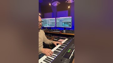 Making Synthwave beats using Komplete, Arturia and Cubase - live looping