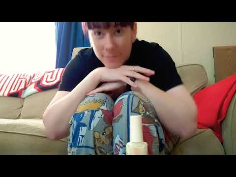 More chatting & painting my nails white 👣💅