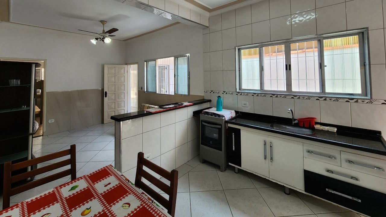 Bela casa à venda 100% MOBILIADA em Praia Grande SP 