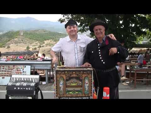 ნუკრი ჯავახიშვილი და თბილისის კოლორიტი მეარღნე ელგუჯა ომიაძე