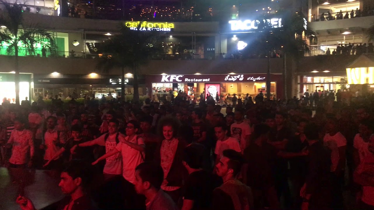 The Crowd still dancing with Metronome! YouTube