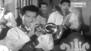Video thumbnail of "OST Ibu 1953 - P Ramlee meniup trumpet lagu mambo..."