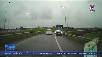 Xe tải ngang nhiên đi ngược chiều trên cao tốc