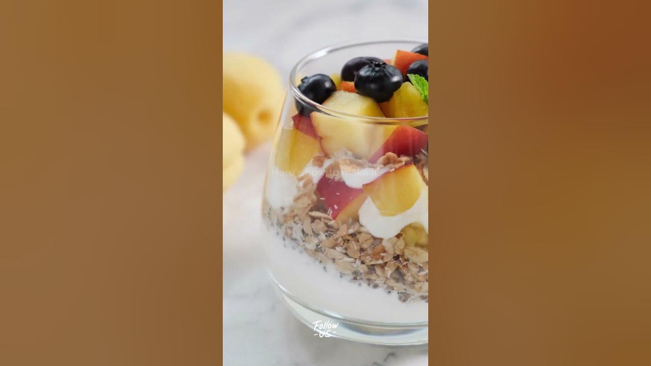 Fruit & Yogurt Parfaits {With Granola} - FeelGoodFoodie