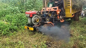 Xe công nông cầu đẩy màu vàng của gara đông xuân chở lúa lên dốc rất nhẹ vs khỏe .