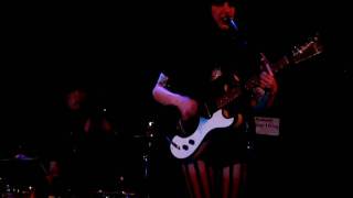 The Dum Dum Girls - Everybody&#39;s Out