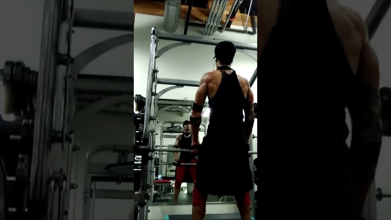 SHRUGS NEED TO BE DONE CORRECTLY AND EMPHASIZED| A GREAT PHYSIQUE FROM THE BACK AND FRONT