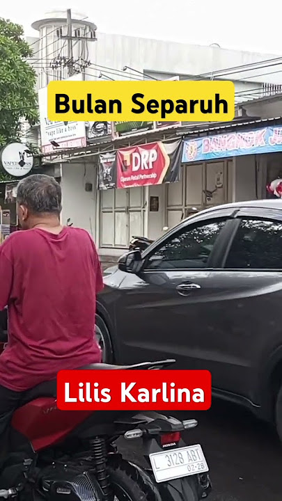 bulan separuh. Lilis Karlina