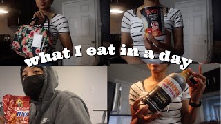 what I eat in a day as a COLLEGE STUDENT * realistic asf*🥵