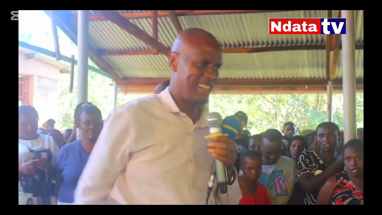 Machakos town mp Caleb mule distributes bursary forms to the people of Mumbuni.