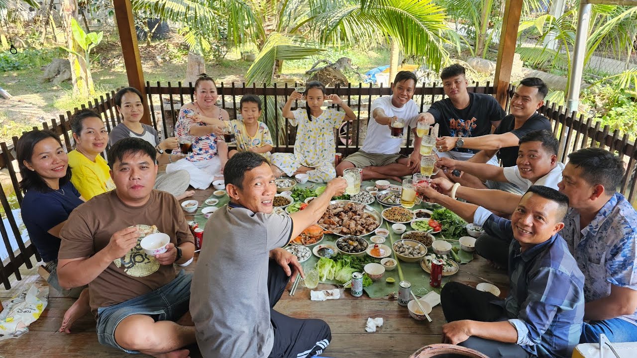 Heo Sữa, Ốc Hương, Cua Biển... Ngày quá vui cùng chị Út và anh em Cù Lao Dung - Bin Đen Family