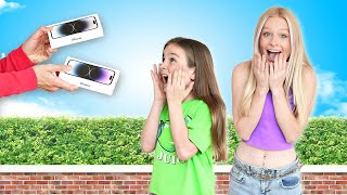 SURPRISING FAMILY with NEW IPHONE 14’s! | Family Fizz