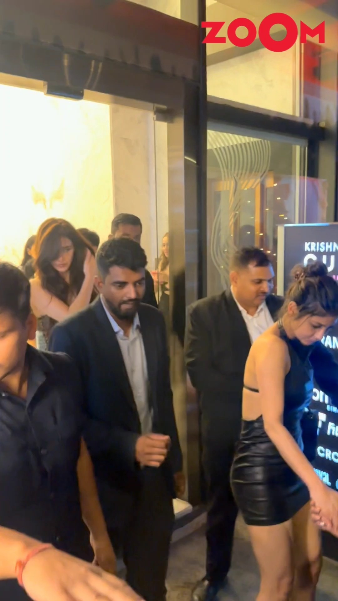 Disha Patani \u0026 Mouni Roy CAUGHT DRUNK on camera ? #shorts #dishapatani #mouniroy