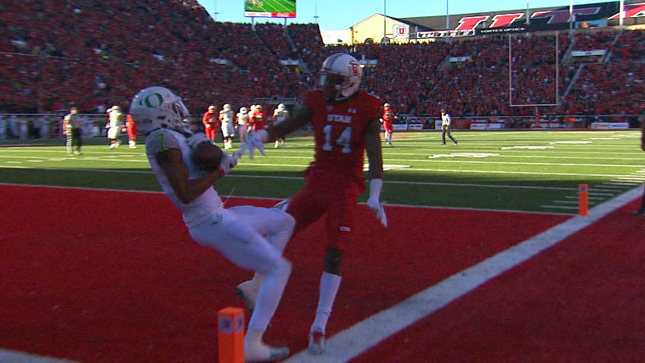 Highlight: Oregon's Darren Carrington tiptoes sideline, hauls in game-winning TD