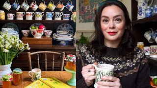 Peaceful Reading Vlog / Cozy Baking, Winter Reading and First Snowdrops!